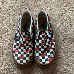 Checkered Cherry size 7 Vans